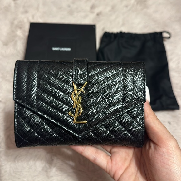 Authentic Saint Laurent Envelope Small YSL Flap Wallet in Grained Leather - Picture 2 of 9